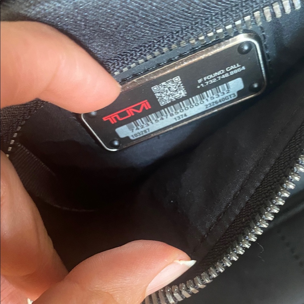 🖤😎TUMI Alpha Bravo Albany Slim Commuter Briefcase
- Black and Charcoal ♠️ - Picture 11 of 17